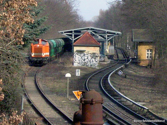 Der Zug mit dem frischen Schotter für Gleis 2