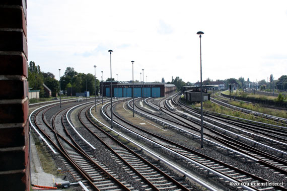 Blick aus dem Stellwerk Richtung Bahnsteig Erkner