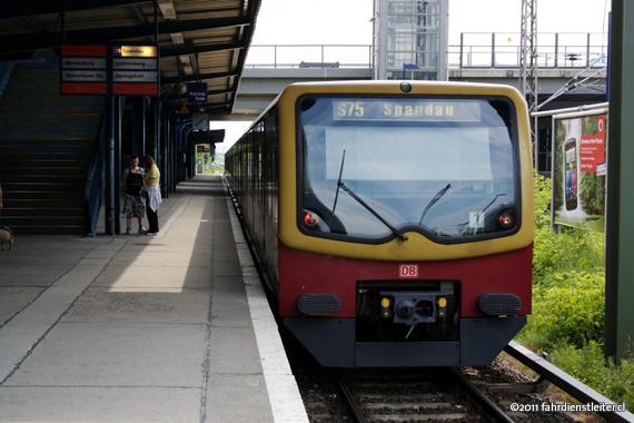 Bahnsteig Hohenschönhausen 2011